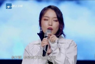 ​飞儿乐队新主唱（新主唱被众人围攻不配）