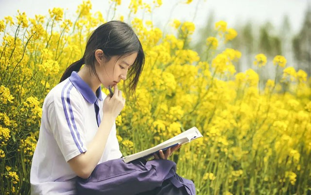盘点演高中生的女明星（演高中生不违和的女明星）