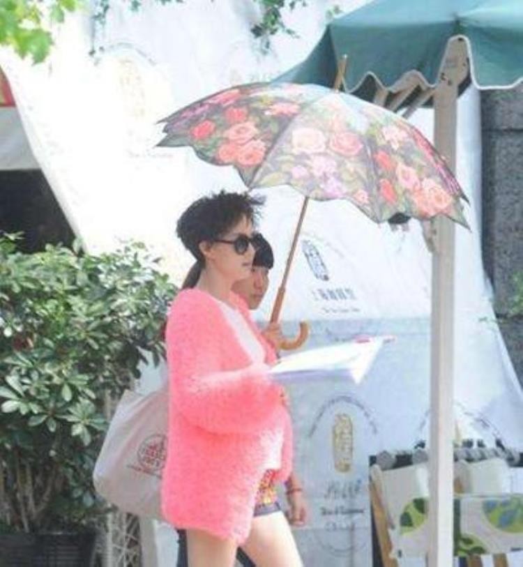 为什么明星助理都很胖「低工资高脂肪为啥每一个大咖身边都有一个胖助理」