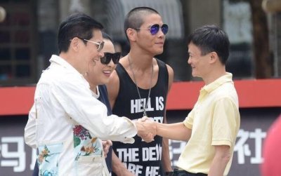 ​向华强家族往事发家史（向华强的背景有多强？）