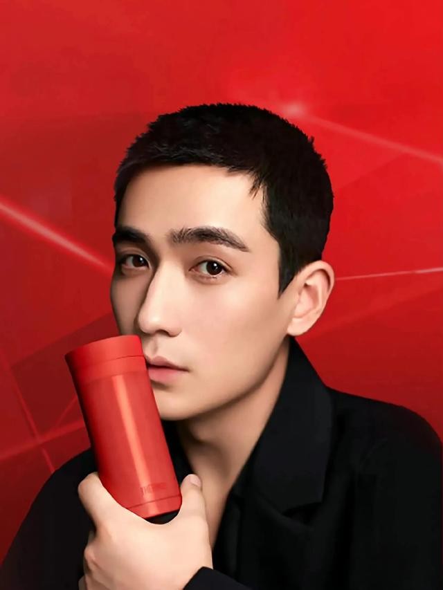 李现和肖战同款发型（明星剪寸头最考验颜值）(12)