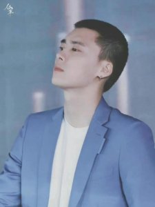 ​李现和肖战同款发型（明星剪寸头最考验颜值）