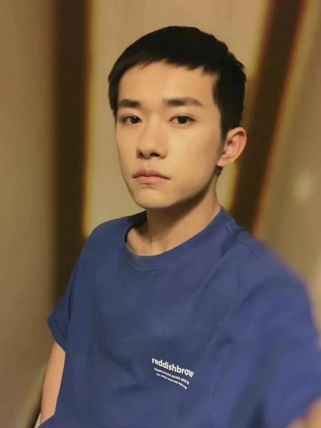 李现和肖战同款发型（明星剪寸头最考验颜值）(5)