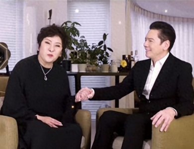 ​杨受成二婚妻子罕见亮相，贵气十足掌权英皇！