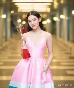 ​泰国女神  收视率之王 千变万化的泰风穿搭 —Bella