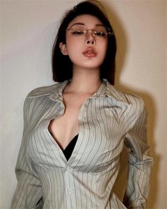 ​衬衫美拍，林林老师用超绝身材讲述衣着的魅力