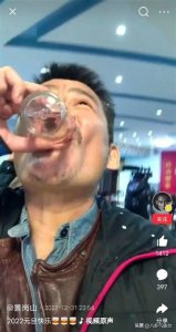 ​景岗山老婆个人资料简介（景岗山马葭结婚25年，一个成演艺圈女强人，一个对酒