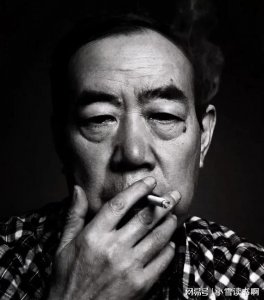 ​贾平凹简介(看着养眼的女人，漂亮的裙子下面内衬早已泛了黄)