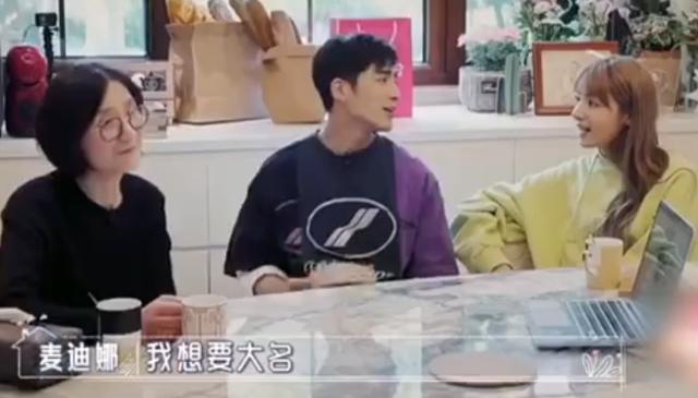 麦迪娜姜潮吵架扯头发（麦迪娜姜潮为女儿庆满月）(10)