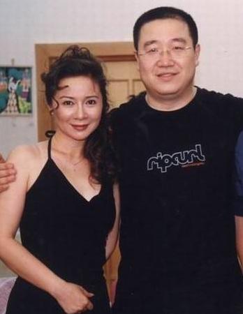 蔡明和丈夫结婚了吗（他是蔡明的神秘老公）(4)