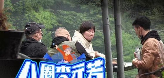 姜武老婆宋妍的照片（52岁姜武携老婆罕秀恩爱）