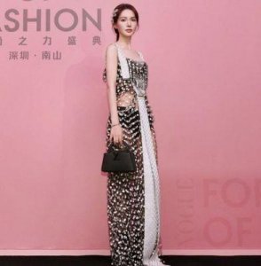 ​当34岁谭松韵与53岁闫妮同框，我才明白微胖女性的独特魅力