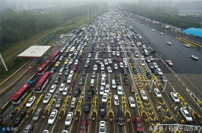 ​十一公路大拥堵9张图，车辆堵成粥，今年你又被堵在路上了吗？
