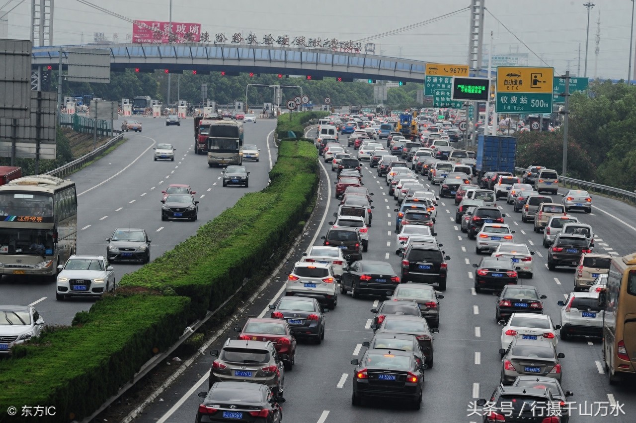 十一公路大拥堵9张图，车辆堵成粥，今年你又被堵在路上了吗？