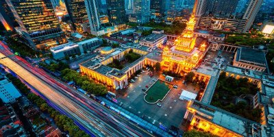 ​此间沪上 当你在吃一块披萨的时候吃的