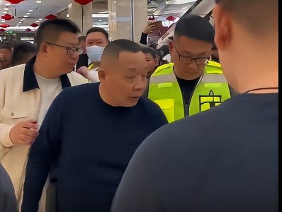 ​越闹越大！胖东来尝面未洗筷子后续：员工含泪被解雇，疑似违法了