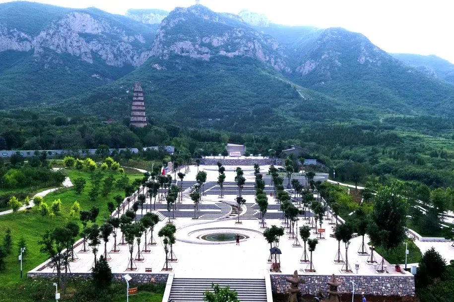 响堂山在哪个省哪个市(响堂山石窟简介)