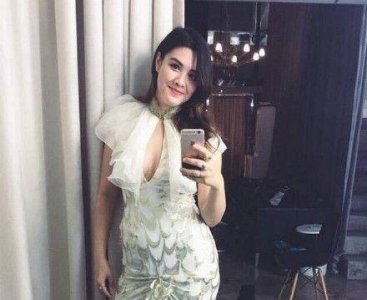 ​钟丽缇21岁大女儿晒美照，性感丰满不输妈妈