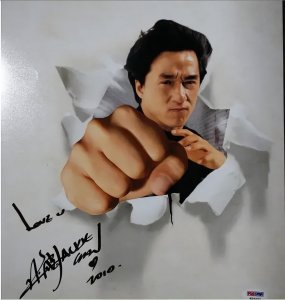 ​成龙早年经历简介，被黑帮拿刀架在脖子上，签了一份20万合同！