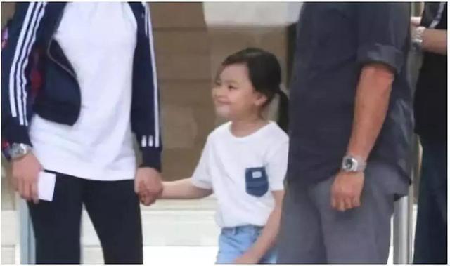 刘德华朱丽倩最新消息（刘德华演唱会6岁女儿首次公开露面）(19)