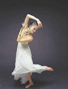 ​孔雀舞皇后杨丽萍近照(杨丽萍简历及个人资料简介)