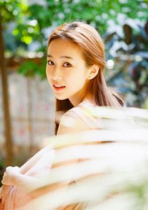​刘美含的图片（童年女神黑魔仙刘美含近照曝光）