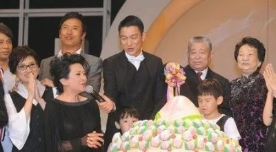 ​朱丽倩愿意被藏22年，苦尽甘来，为什么能一直陪着刘德华？