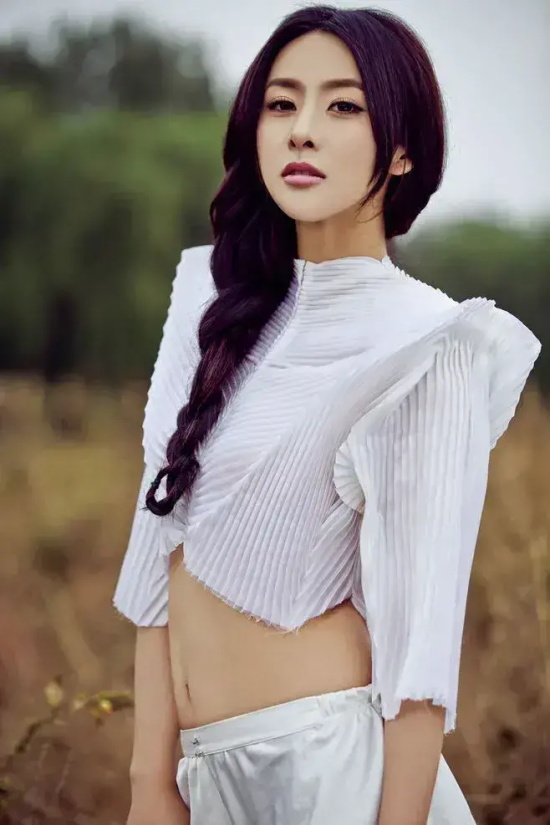贾青的妩媚迷人高清写真合集