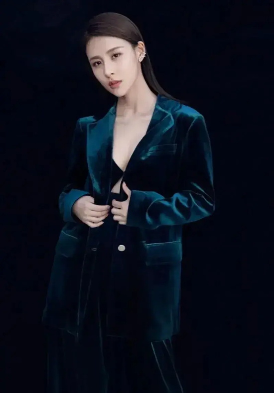 贾青的妩媚迷人高清写真合集