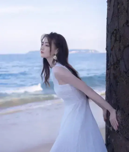 徐璐的甜美元气海边度假风写真合集