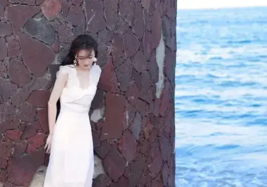 徐璐的甜美元气海边度假风写真合集
