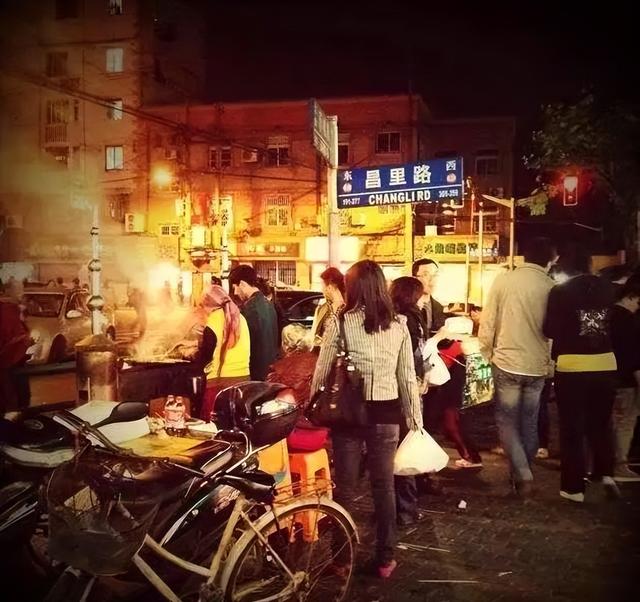 上海最火爆的美食街（五条上海人从小吃到大的美食街）(11)