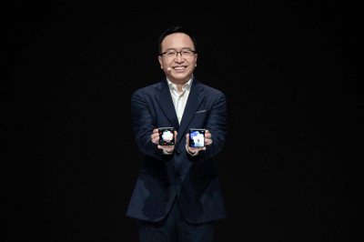 ​出货100万台以上才能盈亏平衡？荣耀逆势入局小折叠，赵明欲“以小见大”