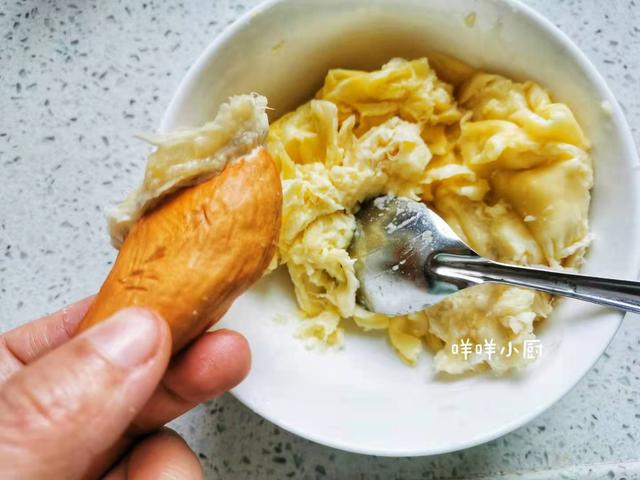 榴莲饼做法简单又好吃（网红榴莲饼做法真简单）(8)