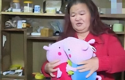 ​丑妻放弃拆迁户丈夫，出轨残疾男子住破屋，直言他比老公更懂浪漫