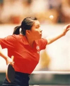 ​盘点国乒四大＂丑女＂:邓亚萍身材最丰满,张怡宁嫁大20岁老公