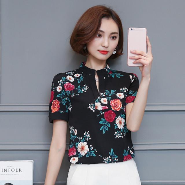 新款时尚女士短袖上衣，优雅时尚还减龄，穿出不一样的美