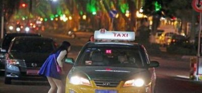 ​夜间出租车司机为何走小路(怎样投诉出租车司机绕路)
