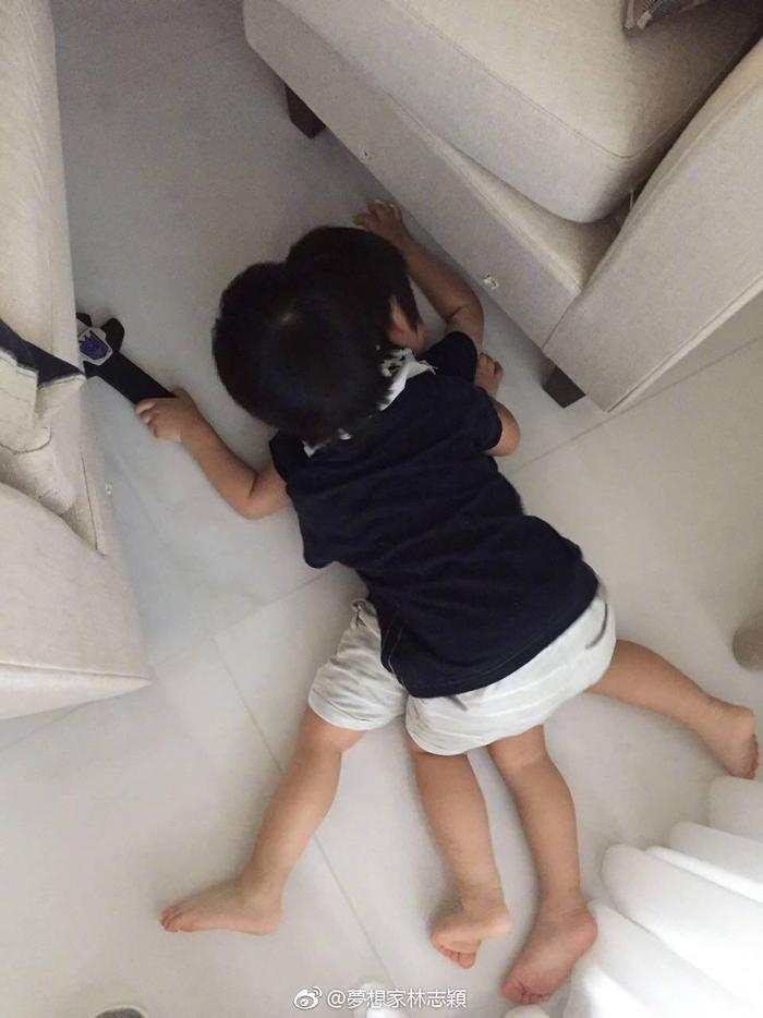 不老男神林志颖称小儿子最像自己，最 晒双胞胎儿子照片
