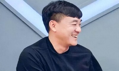 ​演员何冰：为什么结婚几十年零绯闻？看看妻子是谁就知道了