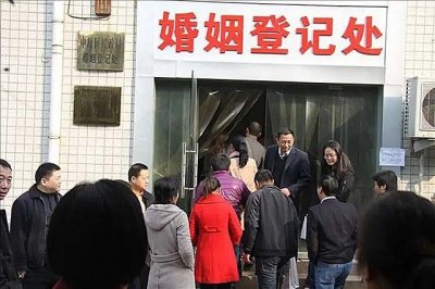 ​2019年，河南一未婚女子领证时发现有5个“丈夫”，男友当场懵了