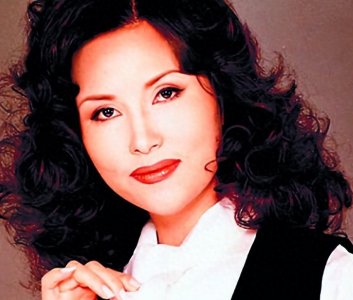 ​她24岁一唱成名，48岁丈夫入狱不抛弃，患癌后丈夫用全部身家医治