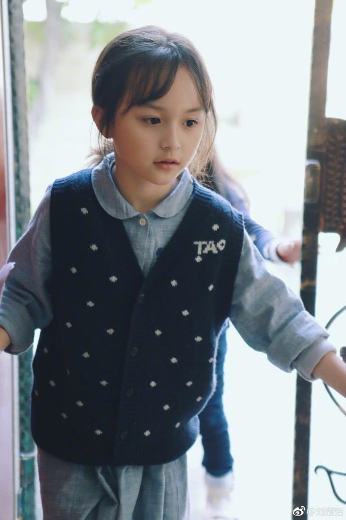 9岁刘楚恬就已是这般模样,难怪娱乐圈都在等她长大