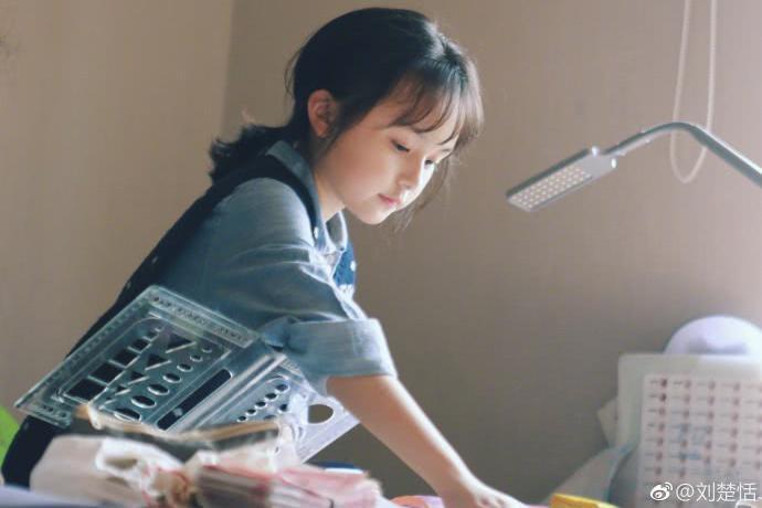 9岁刘楚恬就已是这般模样,难怪娱乐圈都在等她长大