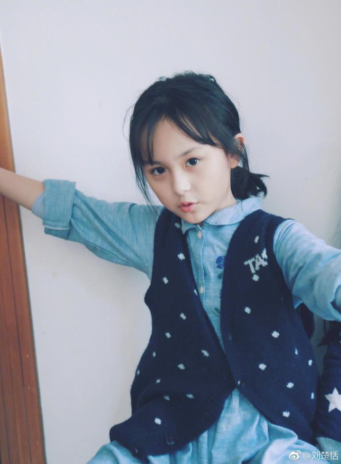 9岁刘楚恬就已是这般模样,难怪娱乐圈都在等她长大