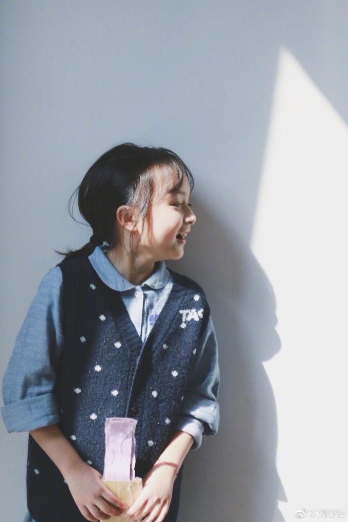 9岁刘楚恬就已是这般模样,难怪娱乐圈都在等她长大