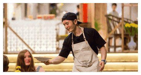 baby抱孩子去机场被吐槽，黄晓明大发雷霆公开骂人