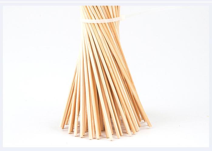 三、准备好竹签，木炭等等工具等。