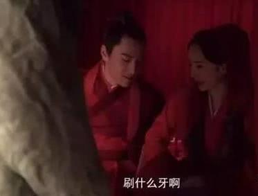 盘点尴尬的吻戏，杨幂要求吃大蒜，刘诗诗崩溃大哭，皇阿玛是高手