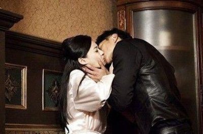 ​盘点尴尬的吻戏，杨幂要求吃大蒜，刘诗诗崩溃大哭，皇阿玛是高手